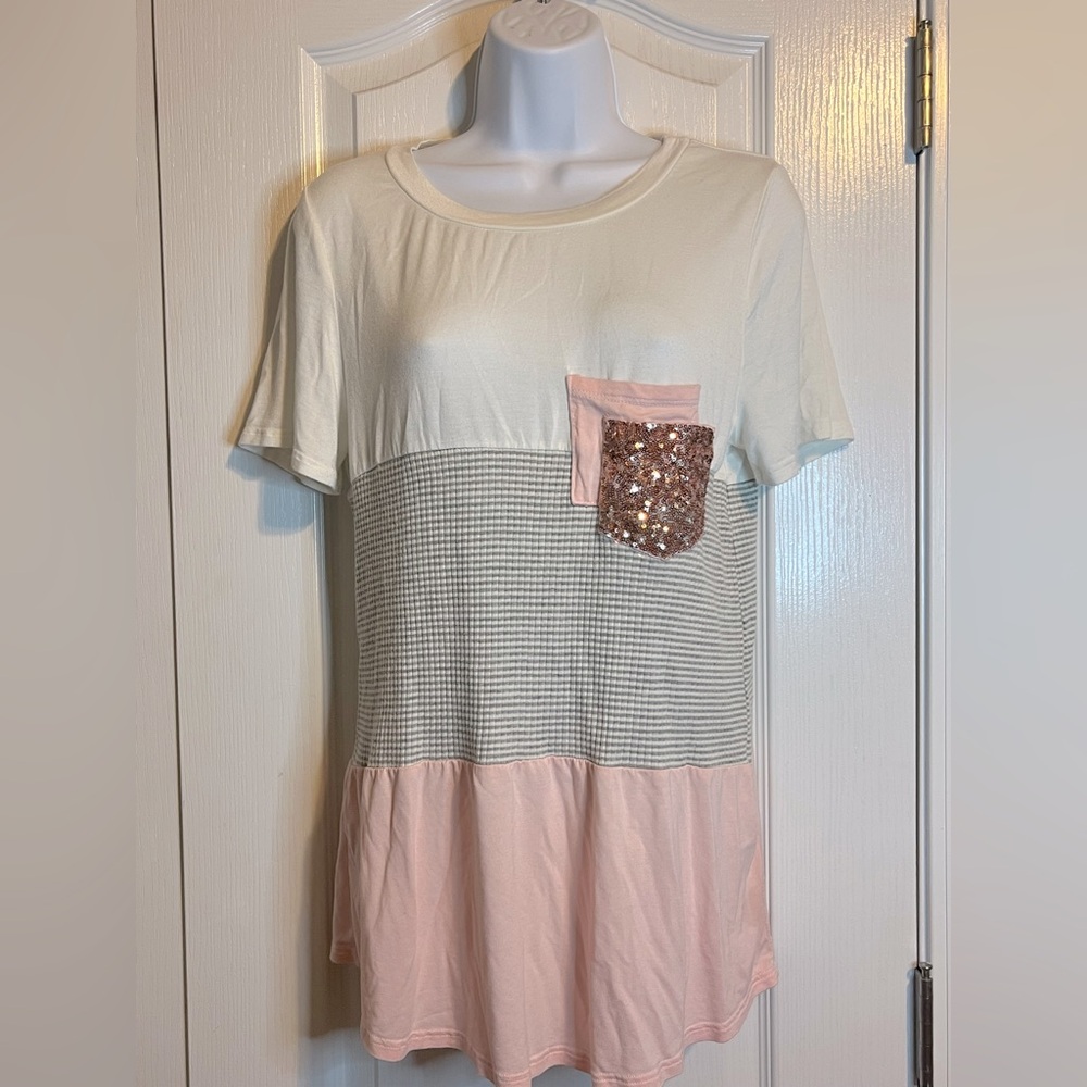 Lovely Melody NWOT Women's Top – Size Medium